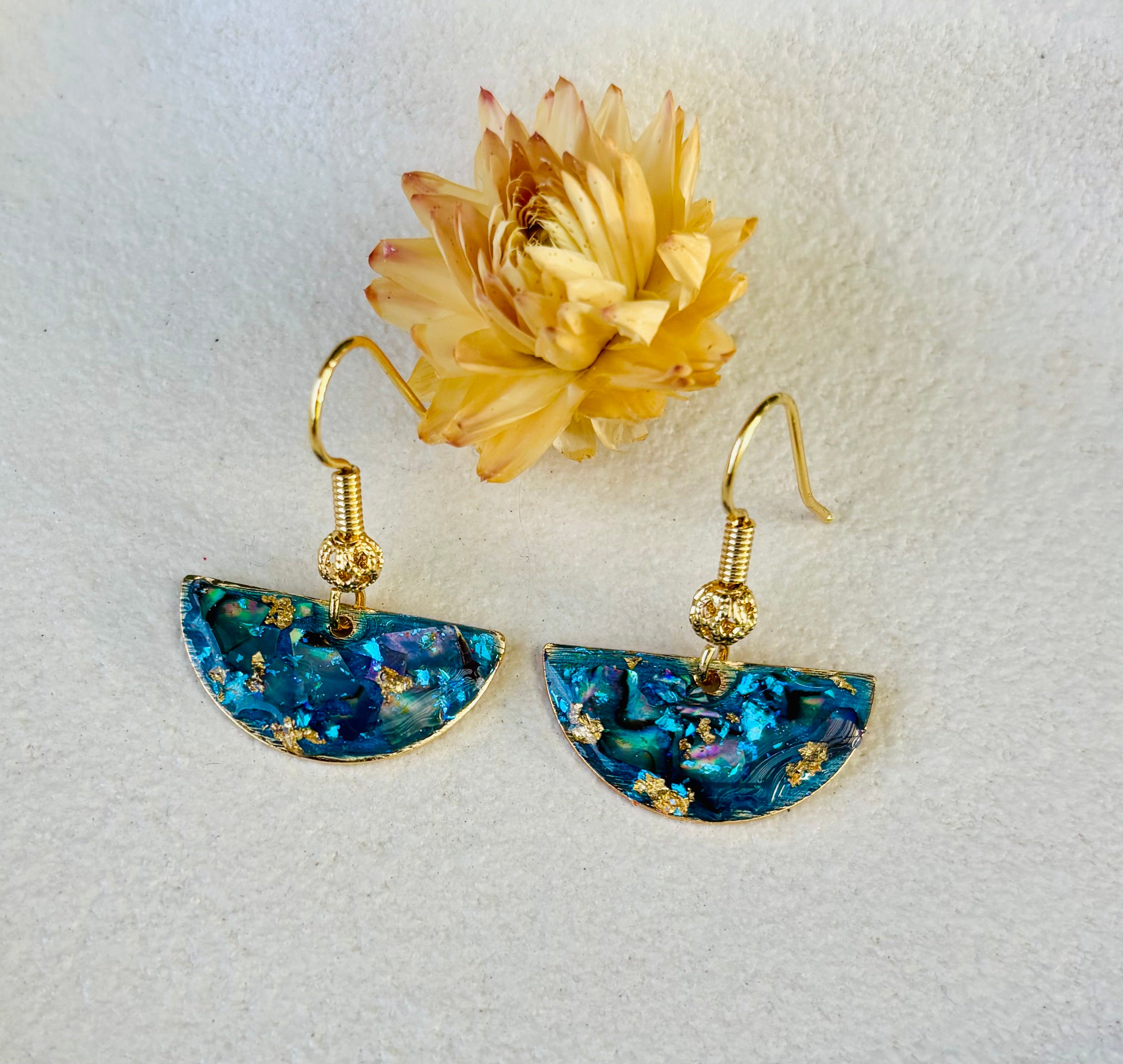 Velvet Tide Half Moon Earring Gold